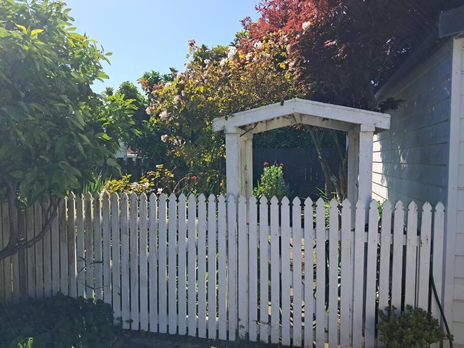 Sweet Guesthouse Waitara Exteriör bild
